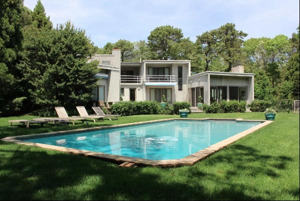 4-bedroom spacious home in Wainscott South available for two weeks Summer 2024. Designers 