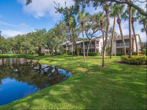 131 E Park Circle Unit 15E, Indian River Shores FL 32963