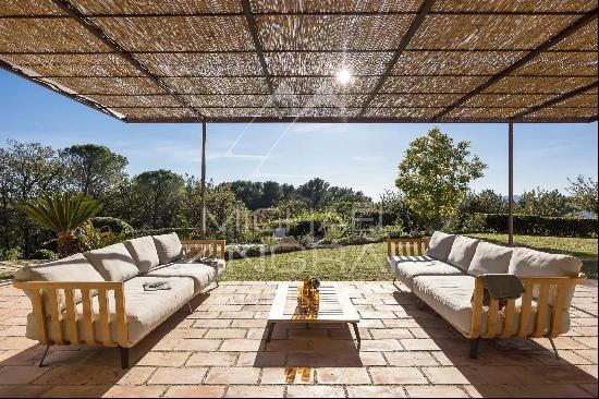 Close to Mougins Village - Gated domain in Castellaras - 5 bedrooms and private pool