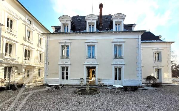 Château and outbuildings, approx. 910 m², fully renovated