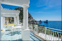 Penthouse with a breath taking view on the Faraglioni Rocks