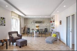 Bright penthouse in Vomero