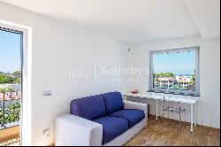 Top floor fully renovated apartment in Ischia's city center