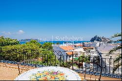 Top floor fully renovated apartment in Ischia's city center