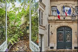 For sale - 103.57m2 apartment with terrace in Paris 75007, Saint Thomas D'Aquin