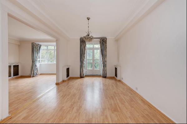 Four bedroom apartment for sale overlooking Hyde Park