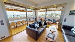 3 bedroom apartment with a view of the port and old Antibes.