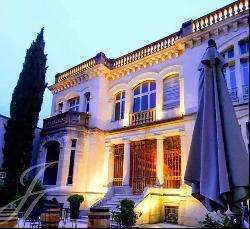 Private mansion, building over 650 sqm Montelimar town center