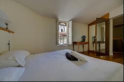 Vaste appartement en duplex au pied du Palais des Papes