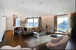 Immaculate waterside apartment overlooking the Thames in Westminster