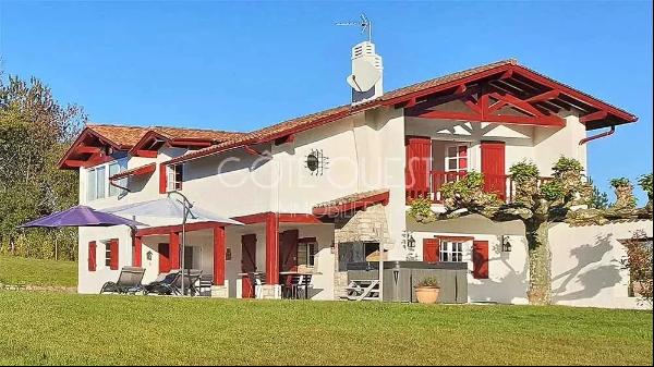 ARCANGUES NEAR BIARRITZ – A PROPERTY WITH A SWIMMING POOL