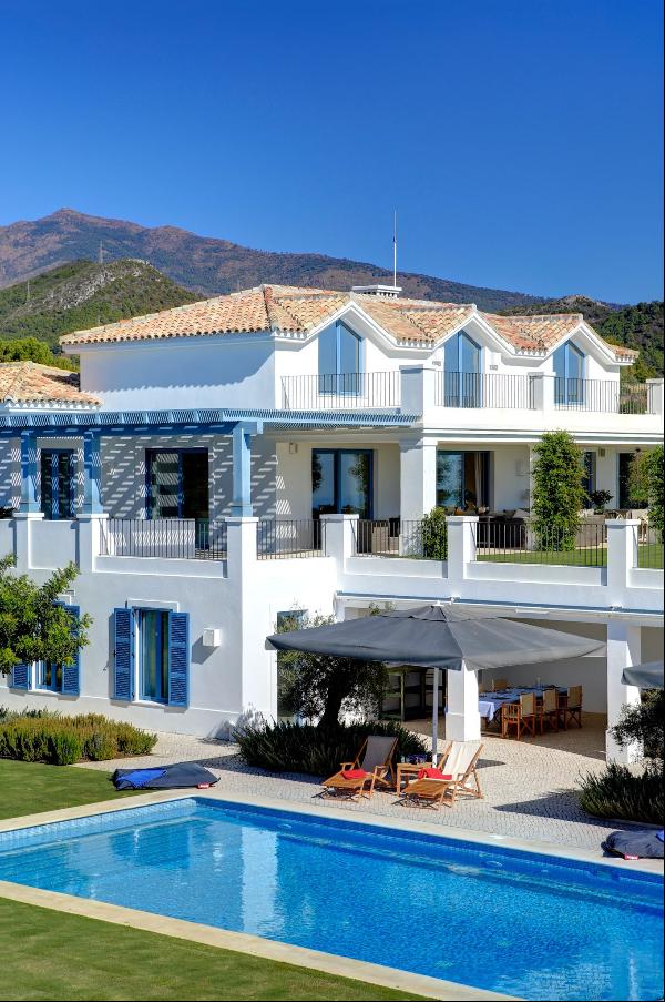 Indescribable views of Benahavis and the sea in a beautiful Andalusian-Nordic villa