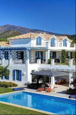 Indescribable views of Benahavis and the sea in a beautiful Andalusian-Nordic villa