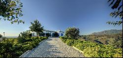 Indescribable views of Benahavis and the sea in a beautiful Andalusian-Nordic villa