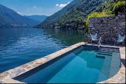 Picturesque villa with pool on lake Como