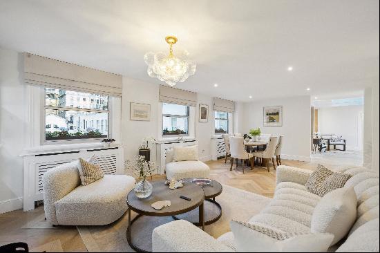 A three bedroom mews house with a double garage to rent in South Kensington, SW5.