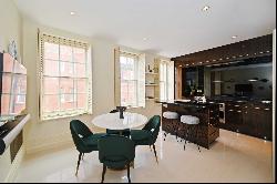 Elegant two-bedroom apartment in Mayfair
