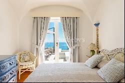 Design property with a breath taking view on the Faraglioni rocks