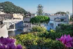 Monumental house in the center of Capri