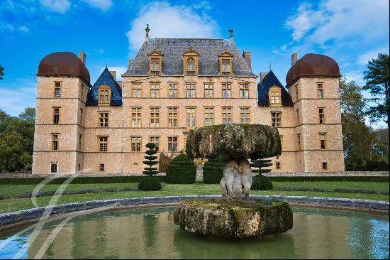 Majestic 17th-century pleasure residence on the banks of the Saône