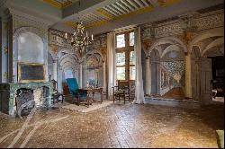 Majestic 17th-century pleasure residence on the banks of the Saône