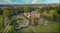 Majestic 17th-century pleasure residence on the banks of the Saône