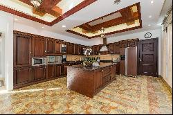Luxury mansion in Emirates Hills