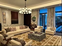 An elegant duplex apartment in the heart of Mayfair