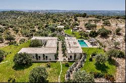 A design masterpiece estate with views on Noto