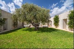 A design masterpiece estate with views on Noto