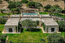 A design masterpiece estate with views on Noto