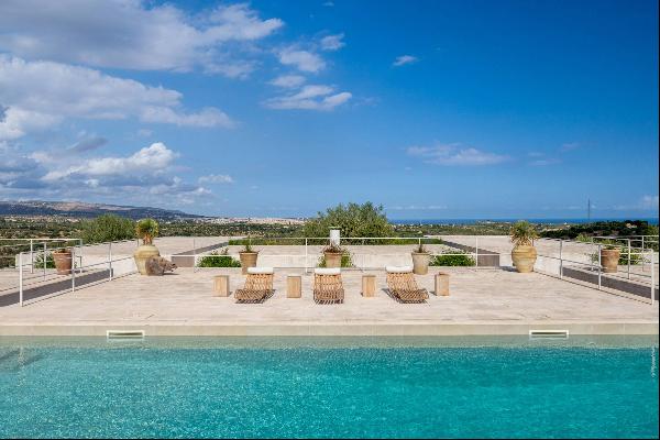 A design masterpiece estate with views on Noto