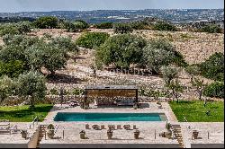 A design masterpiece estate with views on Noto