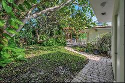 61 Camden Ct, Bal Harbour, FL