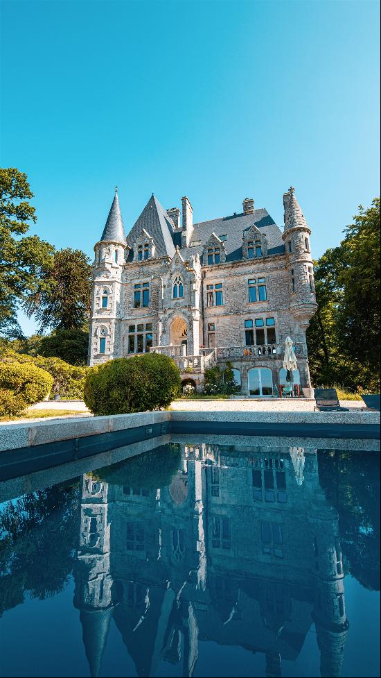 Castle for rent, Gulf of Morbihan, near Vannes, South Morbihan.