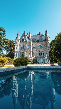 Castle for rent, Gulf of Morbihan, near Vannes, South Morbihan.