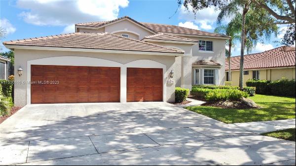 STUNNING BRAND NEW 2023 RENOVATION! Gorgeous 5/3/3CG modern The Landings home on SPECTACUL