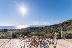 Villa with swimming pool and panoramic view