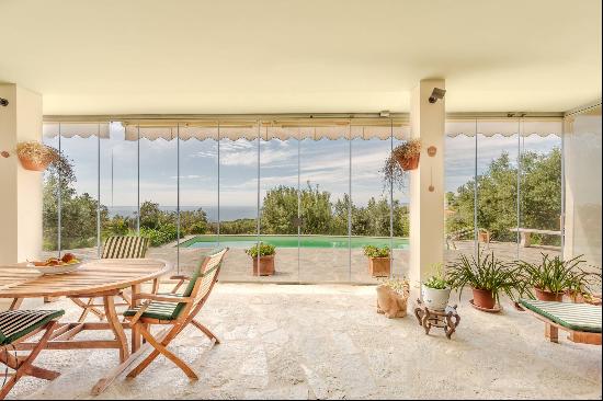 Villa with swimming pool and panoramic view