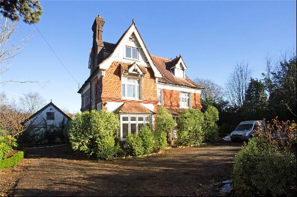 Brighton Road, Lower Kingswood, Tadworth, Surrey, KT20 6XL