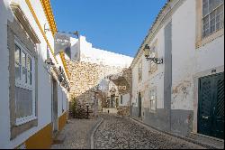 Stylish four-Bedroom Villa in Gated Community Near Faro