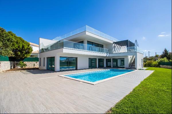 Ferragudo Retreat with Heated Pool and Sea Views