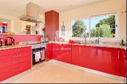 Hillside Villa Retreat with Spectacular Views