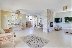 Hillside Villa Retreat with Spectacular Views