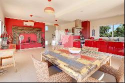 Hillside Villa Retreat with Spectacular Views