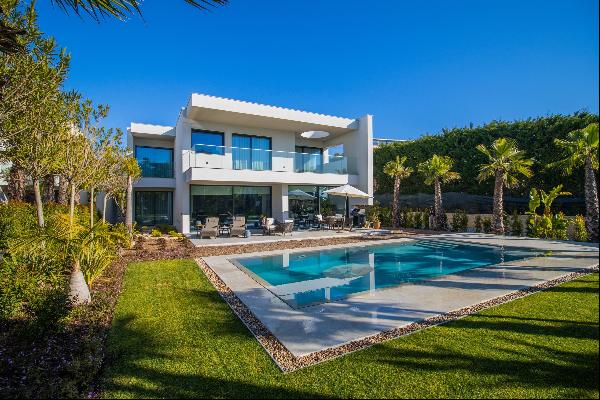 Modern Villa in Gated Condo near Ferragudo Beach
