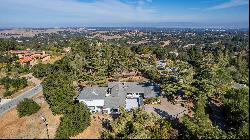 Los Altos Hills Oasis: Bay Views and Endless Possibilities
