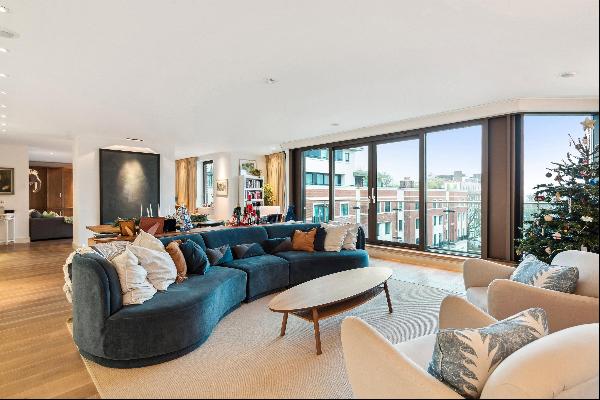 A superb three bedroom lateral apartment to rent in Kensington W8