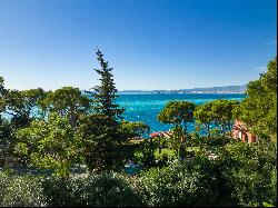 Superb contemporary-style villa in Saint Jean Cap Ferrat - sea view.