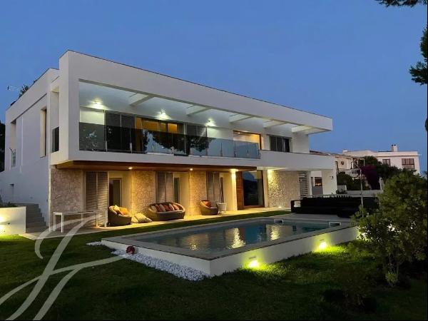 Modern style villa in tranquil location